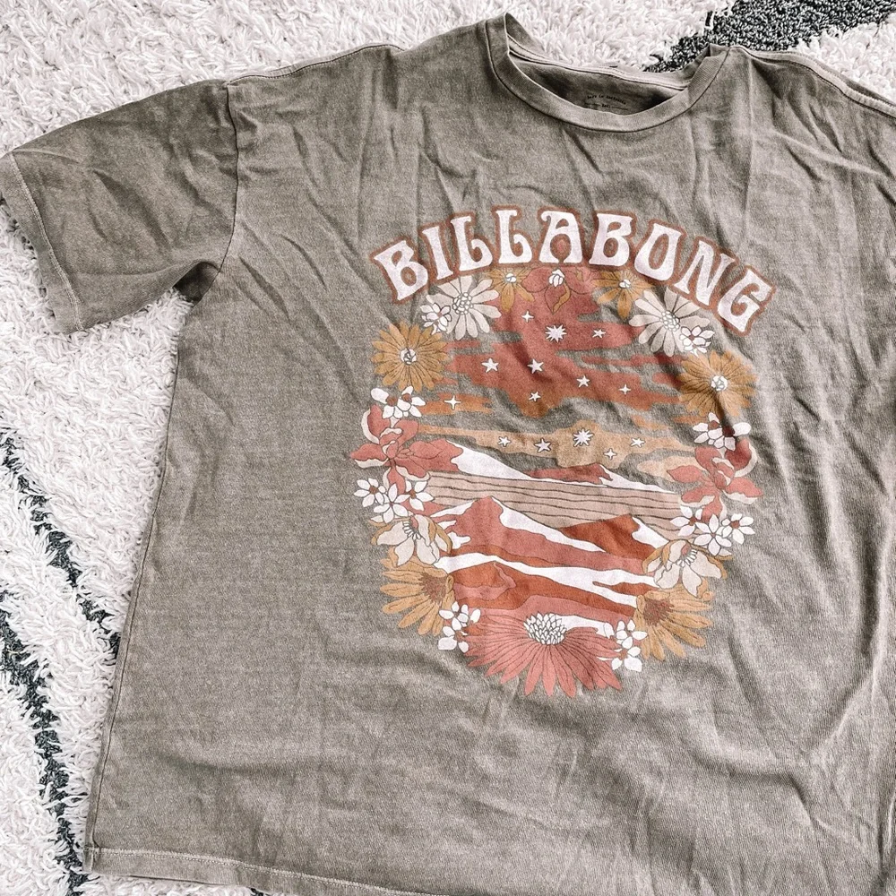 BILLABONG Green Graphic Tee!!_2